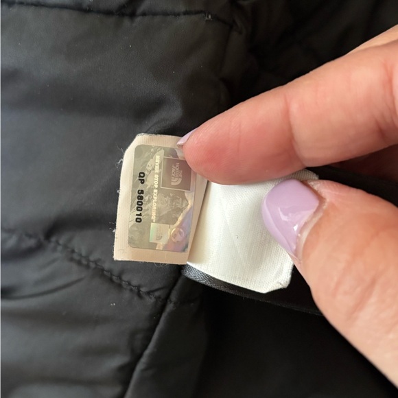 The North Face Black Quilted Jacket - Picture 8 of 10